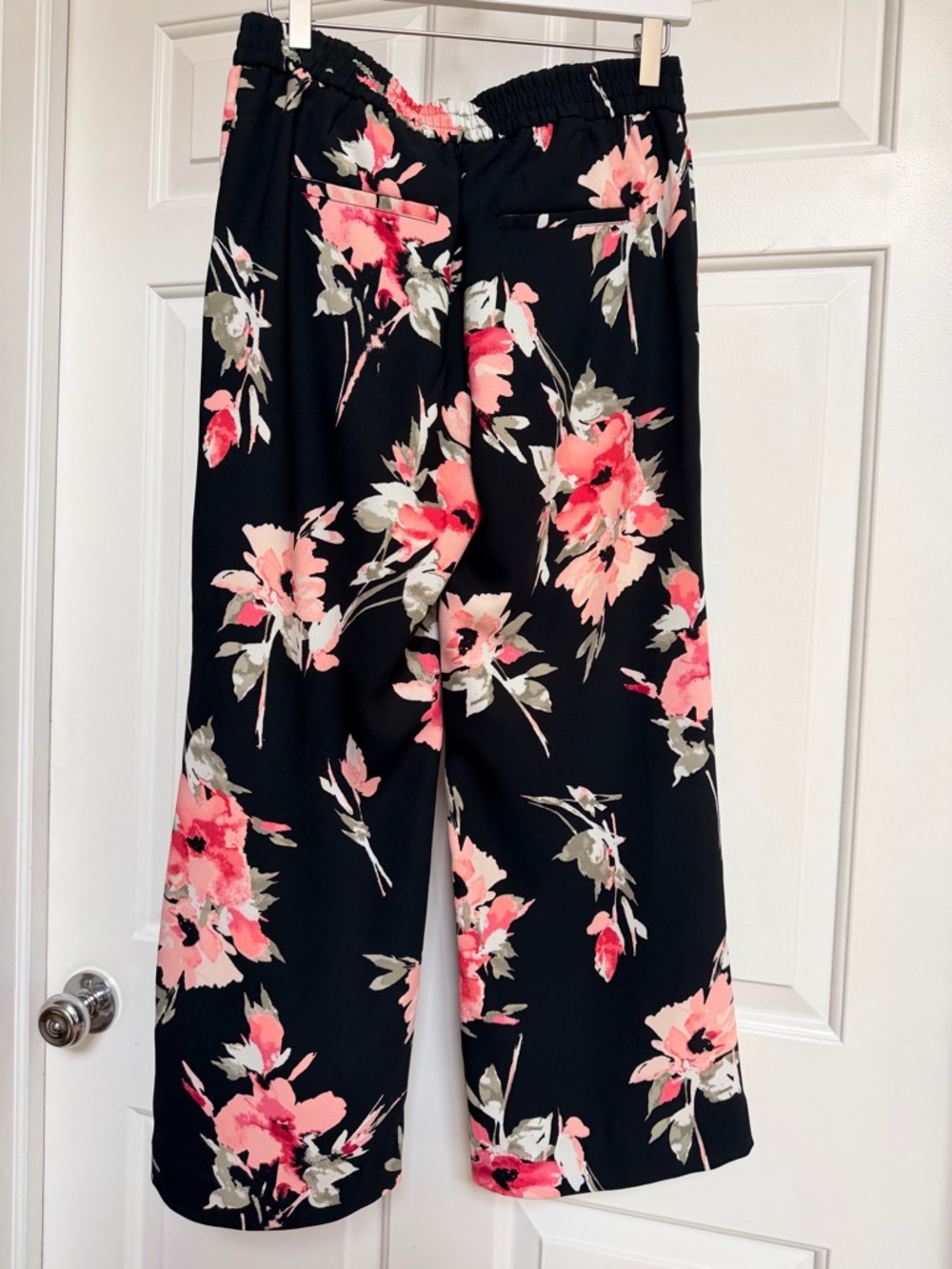 White House Black Market Black Wide-Leg Floral Pants with Pink Blooms - Picture 4 of 7